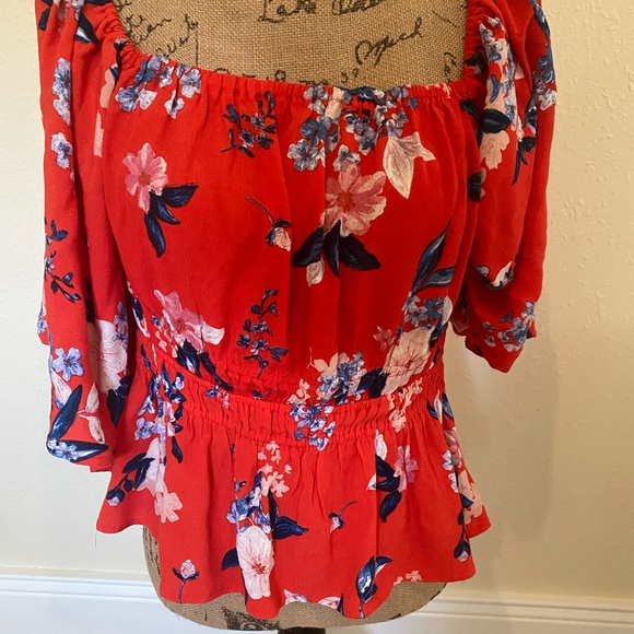 Cute floral off the shoulder top that’s perfect for tiki or Hawaiian party - Picture 1 of 3